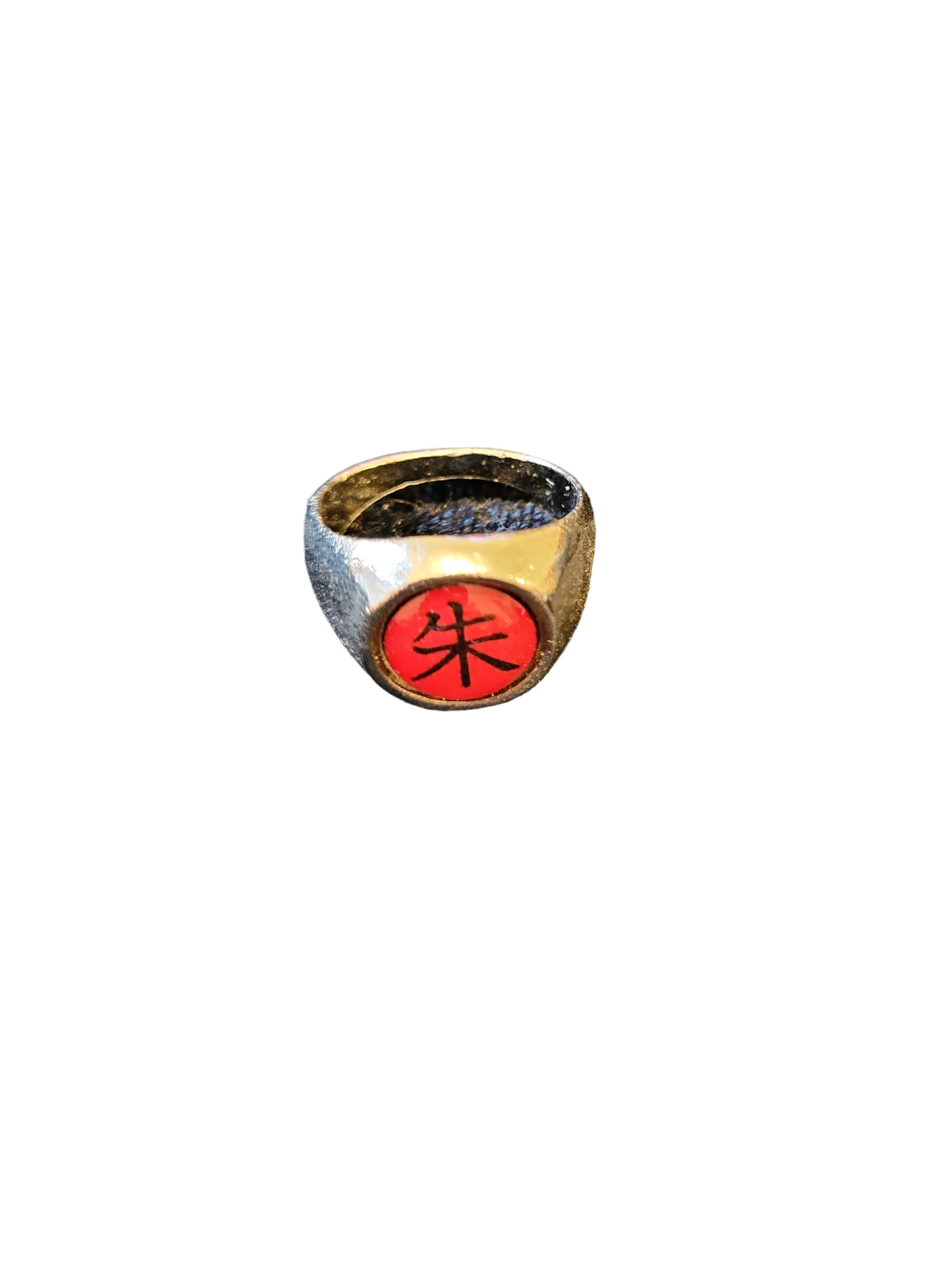 El anillo de itachi uchiha sale