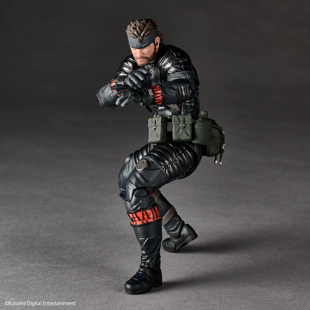 (Pre-Venta) Revoltech Amazing Yamaguchi - Naked Snake (Sneaking Suit)