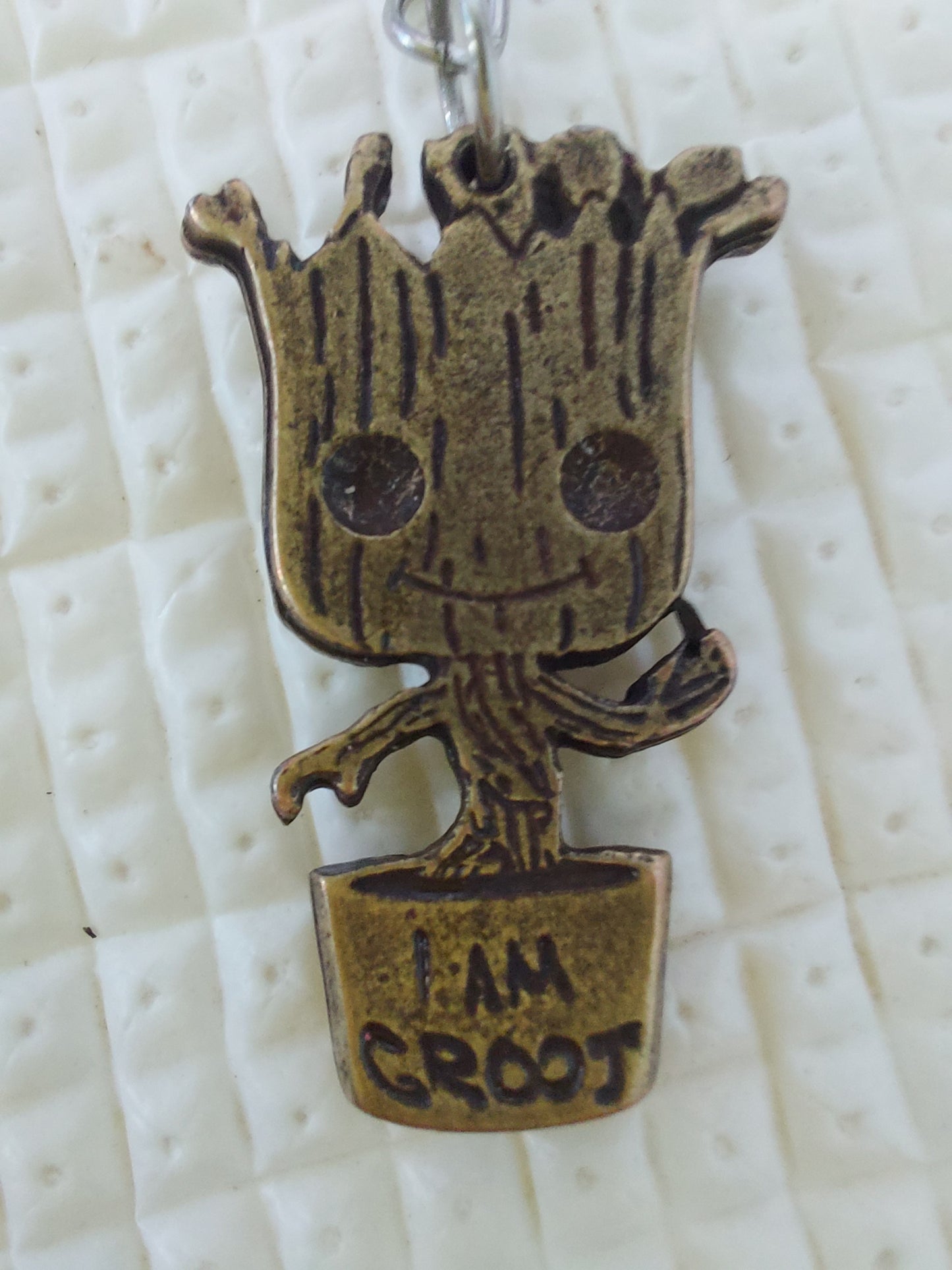 Baby Groot en maceta (colgante o llavero)