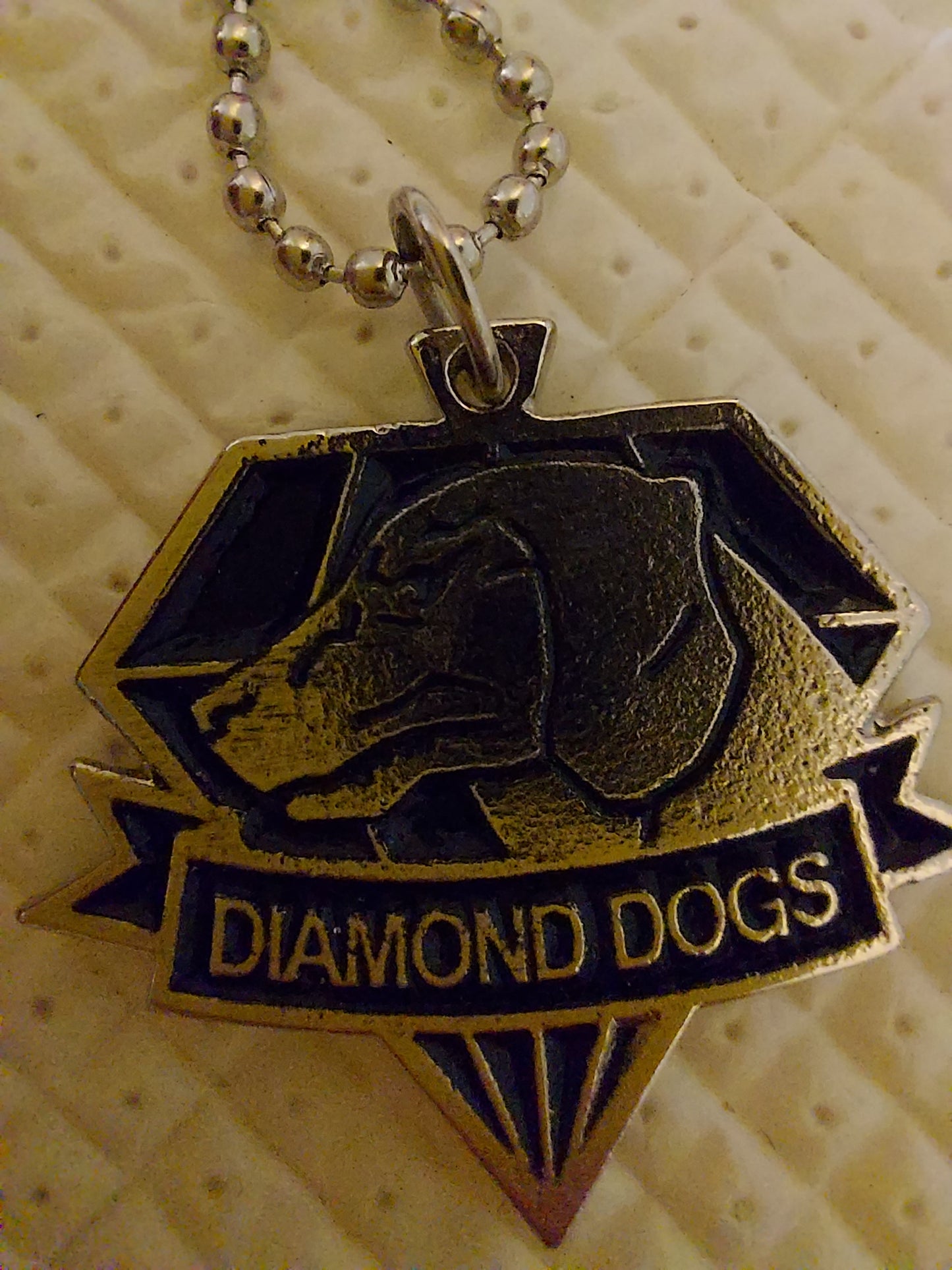 Diamond Dogs (colgante o llavero)